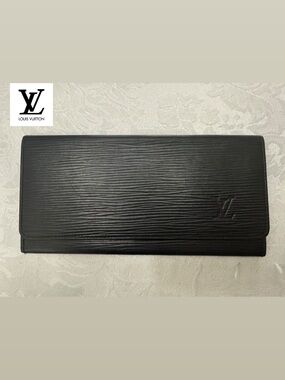 LOUIS VUITTON Black Epi Bifold Wallet